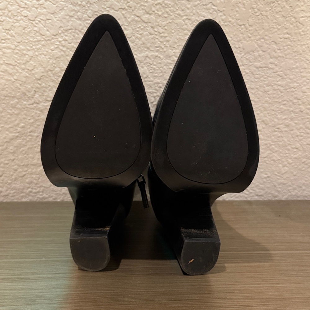 Halogen Sleek Leather Upper Black Ankle Booties‎ - Picture 4 of 7